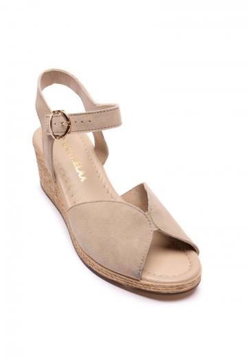 Босоножки на танкетке