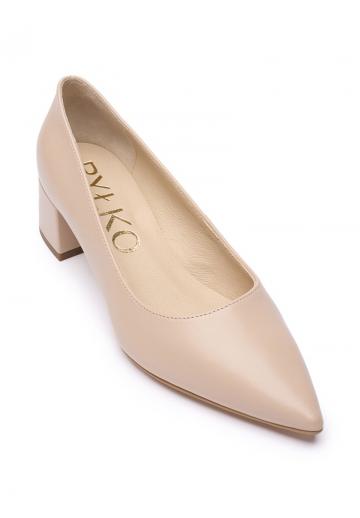 Туфли с высоким носом