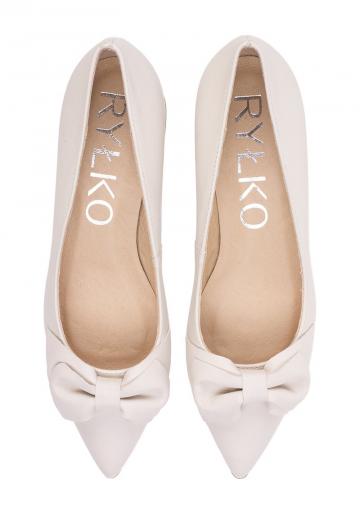 Туфли с высоким носом