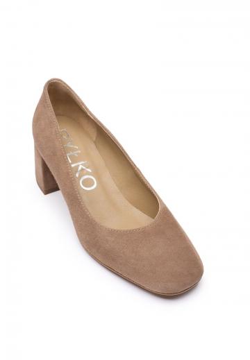 Туфли с высоким носом