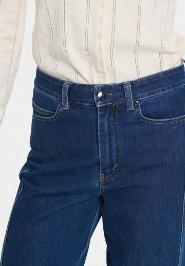Прямые джинсы