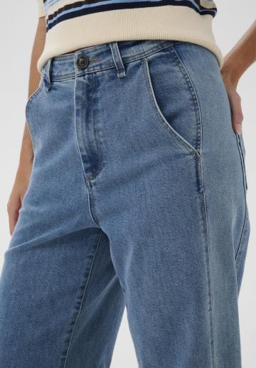 Прямые джинсы