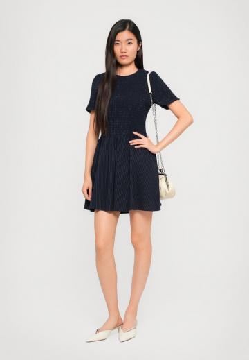 Короткое платье