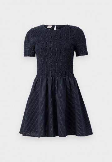 Короткое платье