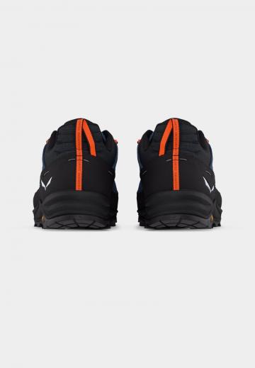 Походные кроссовки