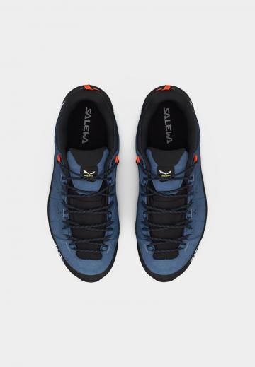 Походные кроссовки