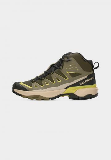 Походные ботинки