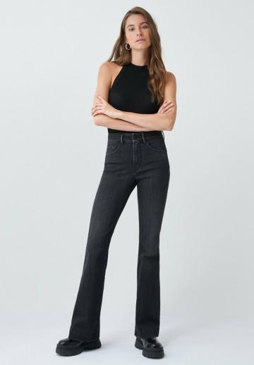 Клешеные джинсы