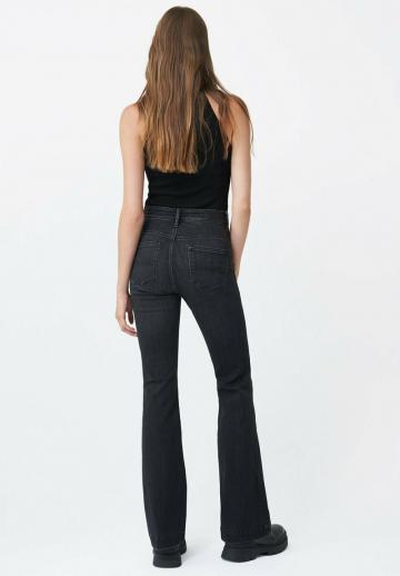 Клешеные джинсы