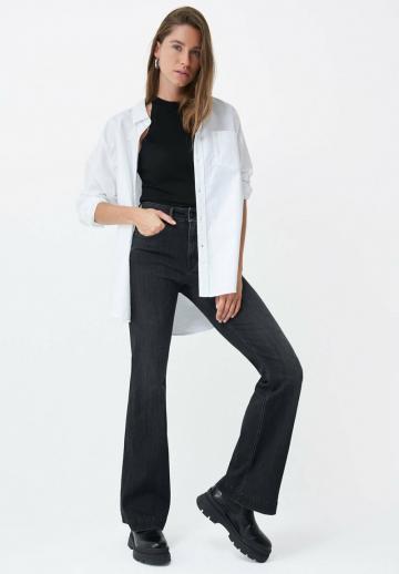 Клешеные джинсы
