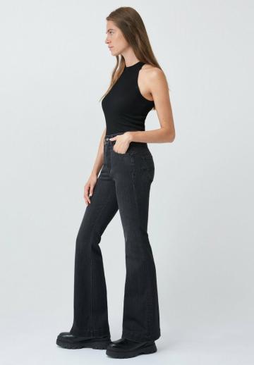 Клешеные джинсы