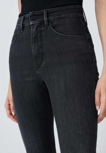 Клешеные джинсы