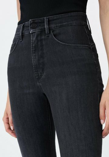 Клешеные джинсы