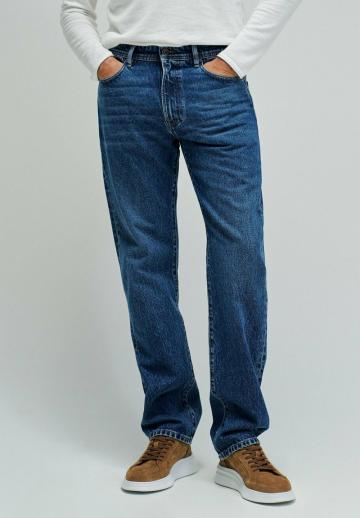 Прямые джинсы