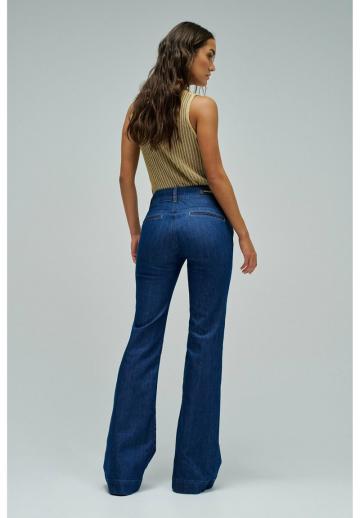 Клешеные джинсы