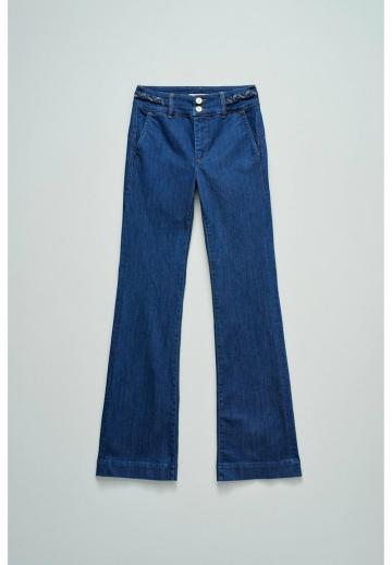 Клешеные джинсы