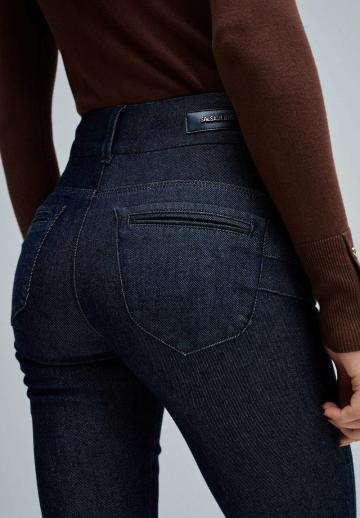 Клешеные брюки