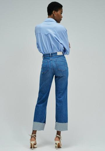 Короткие джинсы