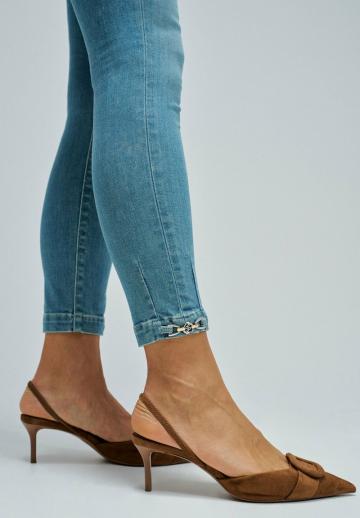 Короткие джинсы