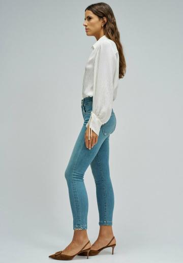 Короткие джинсы