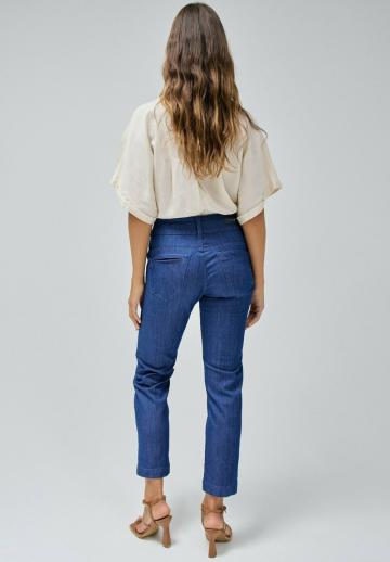 Короткие джинсы