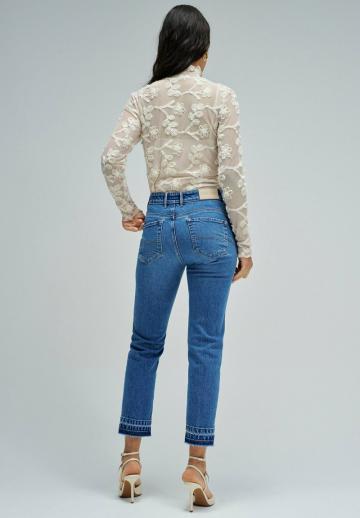 Короткие джинсы