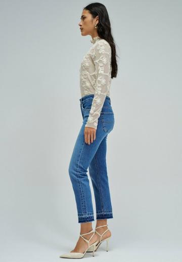 Короткие джинсы