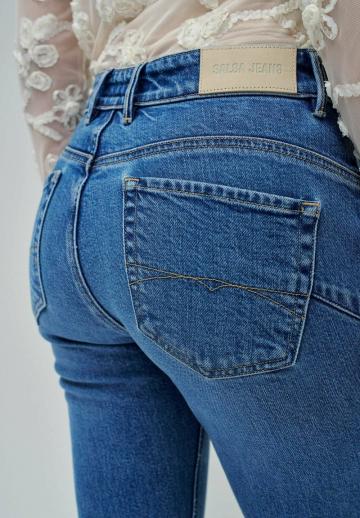 Короткие джинсы