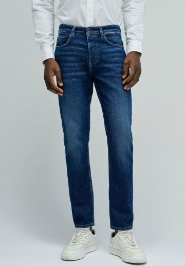 Узкие джинсы