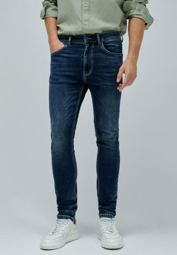Узкие джинсы