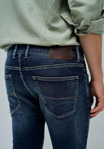 Узкие джинсы