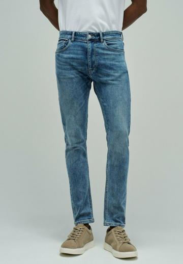 Узкие джинсы