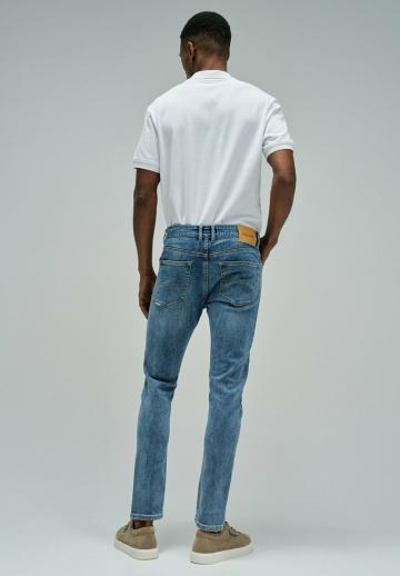 Узкие джинсы