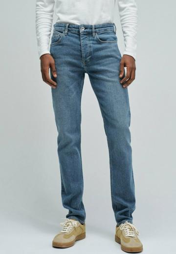 Узкие джинсы