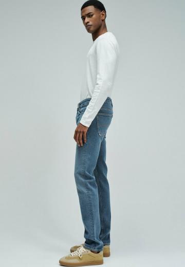 Узкие джинсы