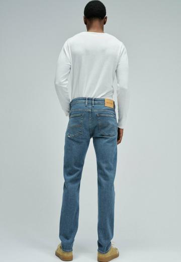 Узкие джинсы