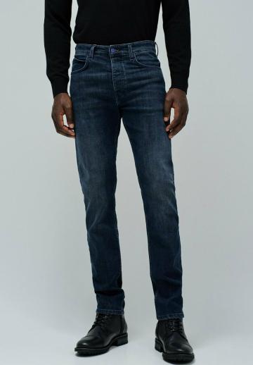 Узкие джинсы