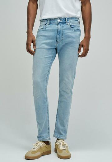 Узкие джинсы