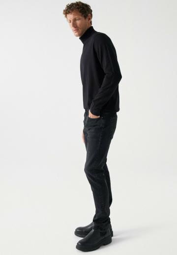 Узкие джинсы