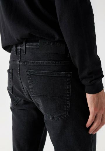 Узкие джинсы