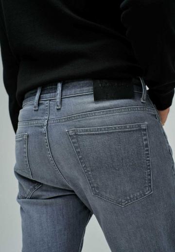 Узкие джинсы