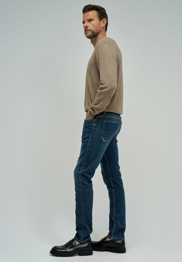 Узкие джинсы