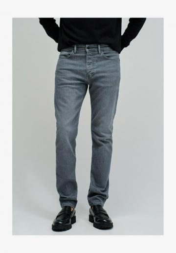 Узкие джинсы