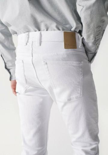 Узкие джинсы