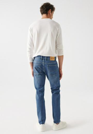 Прямые джинсы