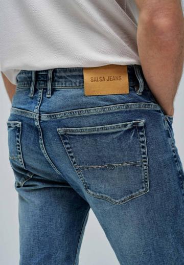 Прямые джинсы