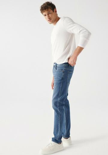 Прямые джинсы
