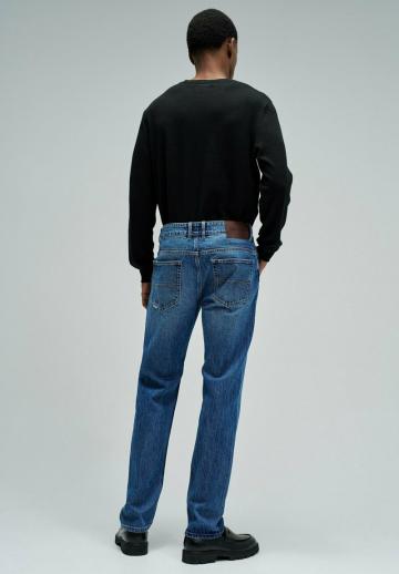 Прямые джинсы