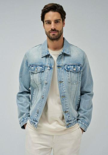 Джинсовая куртка