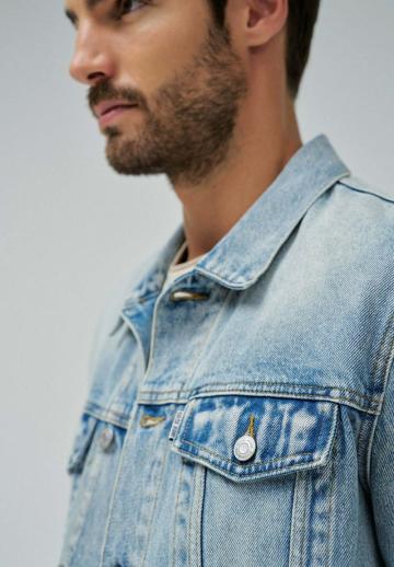 Джинсовая куртка